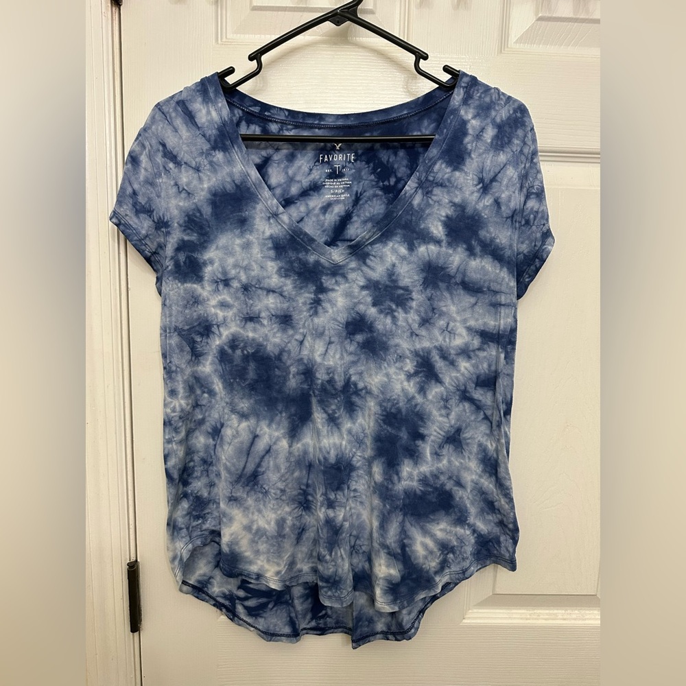 American Eagle Blue Tie Dye Favorite T V-neck super soft Size Small